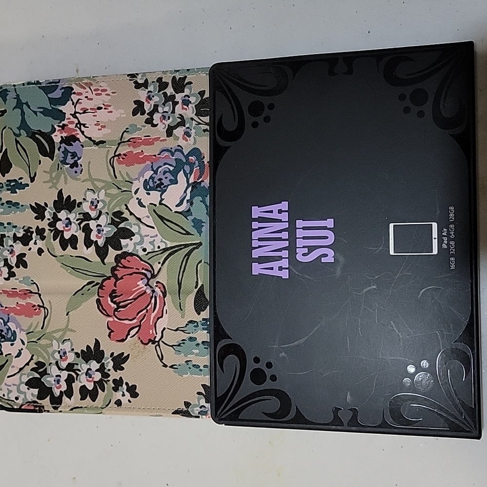 Anna Sui iPad air case Flowers. Not new, but like new condition.